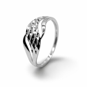 Stříbrný prsten – elegantně gravírovaný